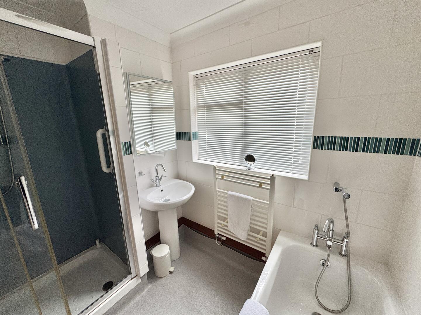 Busveal, Redruth